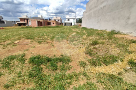 Lote à Venda em São Carlos, no Condomínio Villeneuve I