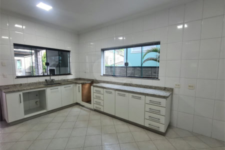 Casa à venda com 4 quartos, sendo 2 suítes, no condomínio Bosque de Grevilea, Vinhedo - SP