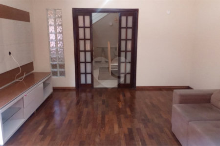 Sobrado à venda com 4 quartos, sendo 1 suíte, em Interlagos, São Paulo, SP