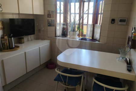Sobrado à venda com 4 quartos, sendo 1 suíte, em Chácara Monte Alegre, São Paulo, SP