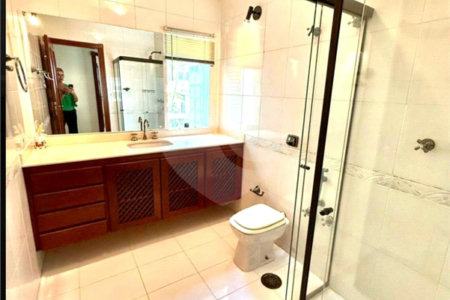 Casa à venda com 5 quartos, sendo 3 suítes,  em Jardim Leonor, São Paulo, SP