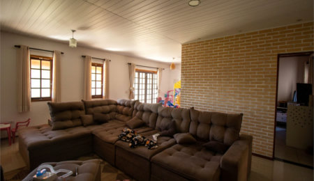 Casa à venda com 3 quartos, sendo 1 suíte,  em Reneville, Mairinque, SP