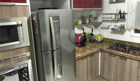 Casa à venda com 4 quartos, sendo 3 suítes, no condomínio Villa das Flores, Mogi das Cruzes - SP