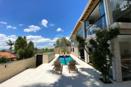 Casa à venda com 4 suítes em Vila Santista, Atibaia, SP