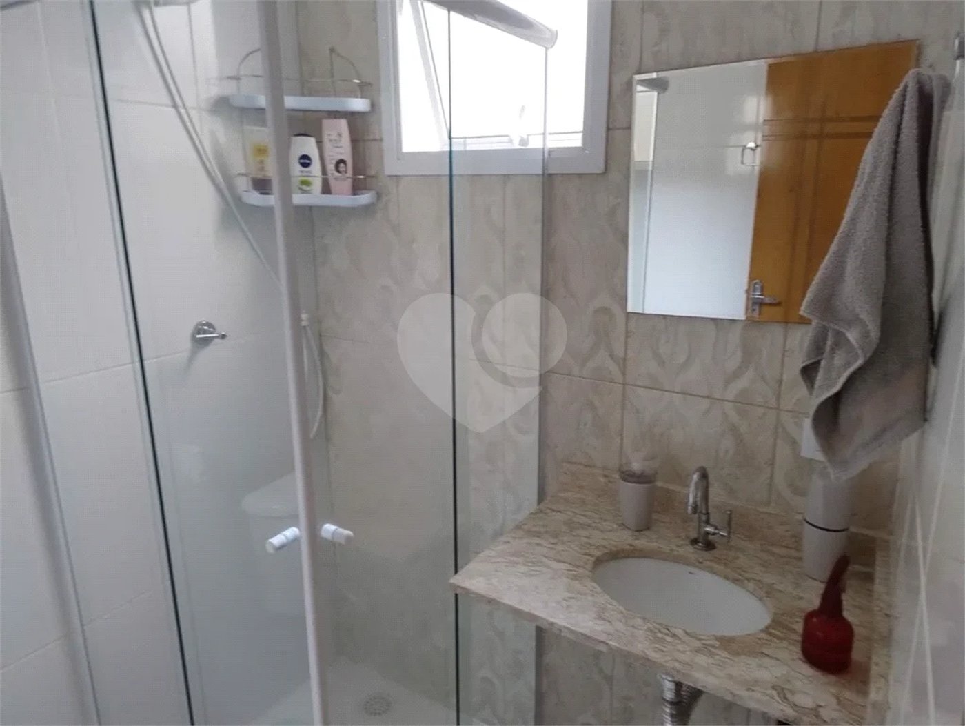 Vende-se Sobrado com 2 Suítes em Condomínio Fechado – Vila Ré