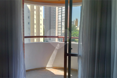 Cobertura à venda com 4 quartos, sendo 3 suítes,  em Vila Andrade, São Paulo, SP