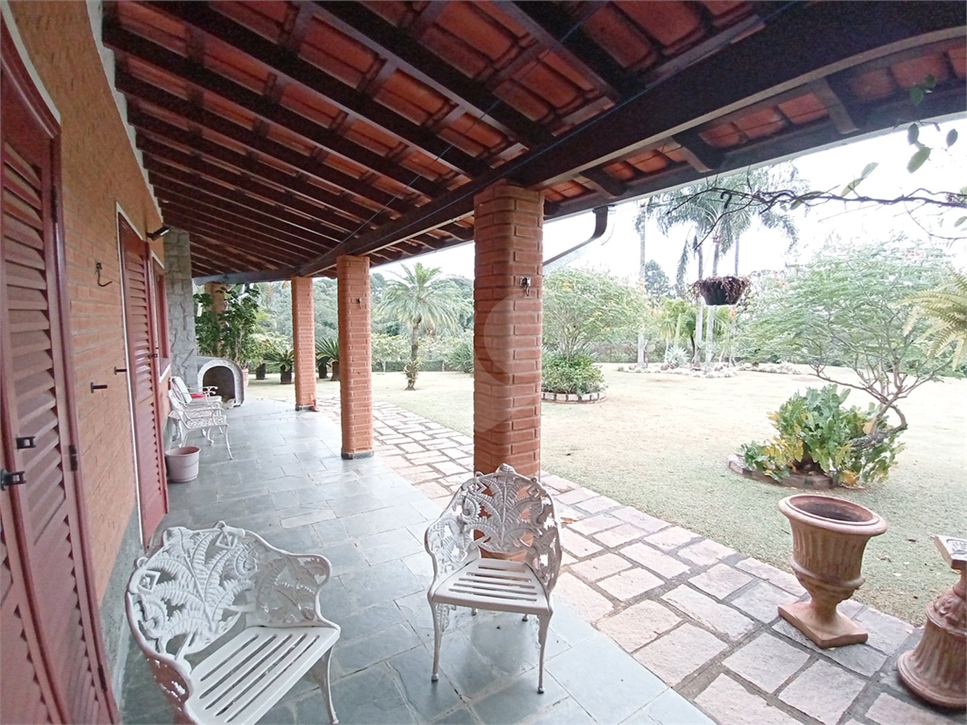 Casa à venda com 4 suítes no condomínio Estância Marambaia, Vinhedo - SP