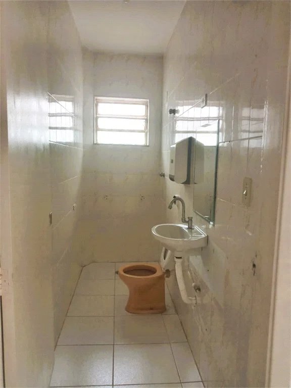 Casa à venda ou para alugar com 7 quartos, sendo 2 suítes, em Jardim Peri Peri, São Paulo, SP