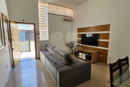 Casa à venda com 3 quartos, sendo 1 suíte, em Vila Nastri, Itapetininga, SP