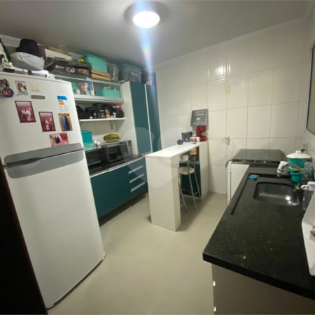 Casa à venda com 3 quartos, sendo 1 suíte, no condomínio Regina, São Paulo - SP