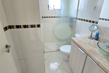 Casa à venda com 3 quartos, sendo 1 suíte, no condomínio Rafaela I, São Paulo - SP