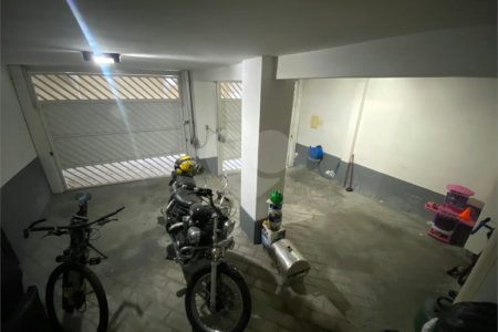 Casa à venda com 3 quartos, sendo 1 suíte, no condomínio Regina, São Paulo - SP