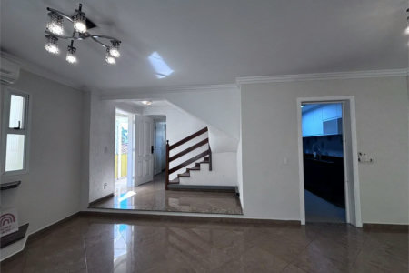 Casa à venda com 3 quartos, sendo 1 suíte,  no condomínio Villagio da Granja, Cotia - SP