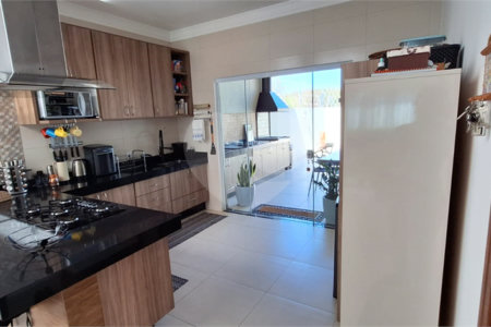 Casa à venda com 3 quartos, sendo 1 suíte, em Pinheirinho, Vinhedo, SP