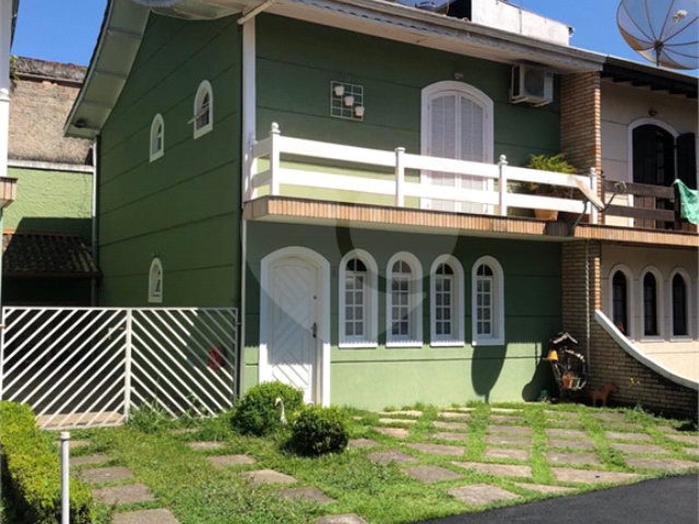 Casa à venda com 3 quartos, sendo 1 suíte,  no condomínio Jardim das Pedras, São Paulo - SP