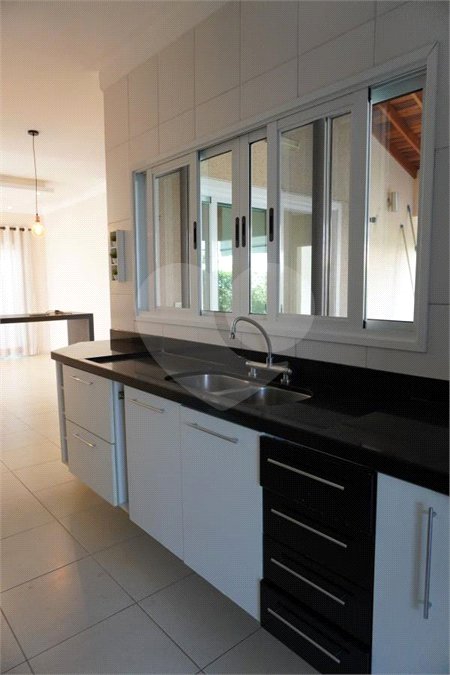 Casa para alugar com 4 quartos, sendo 2 suítes, no condomínio Mont Serrat, Salto - SP