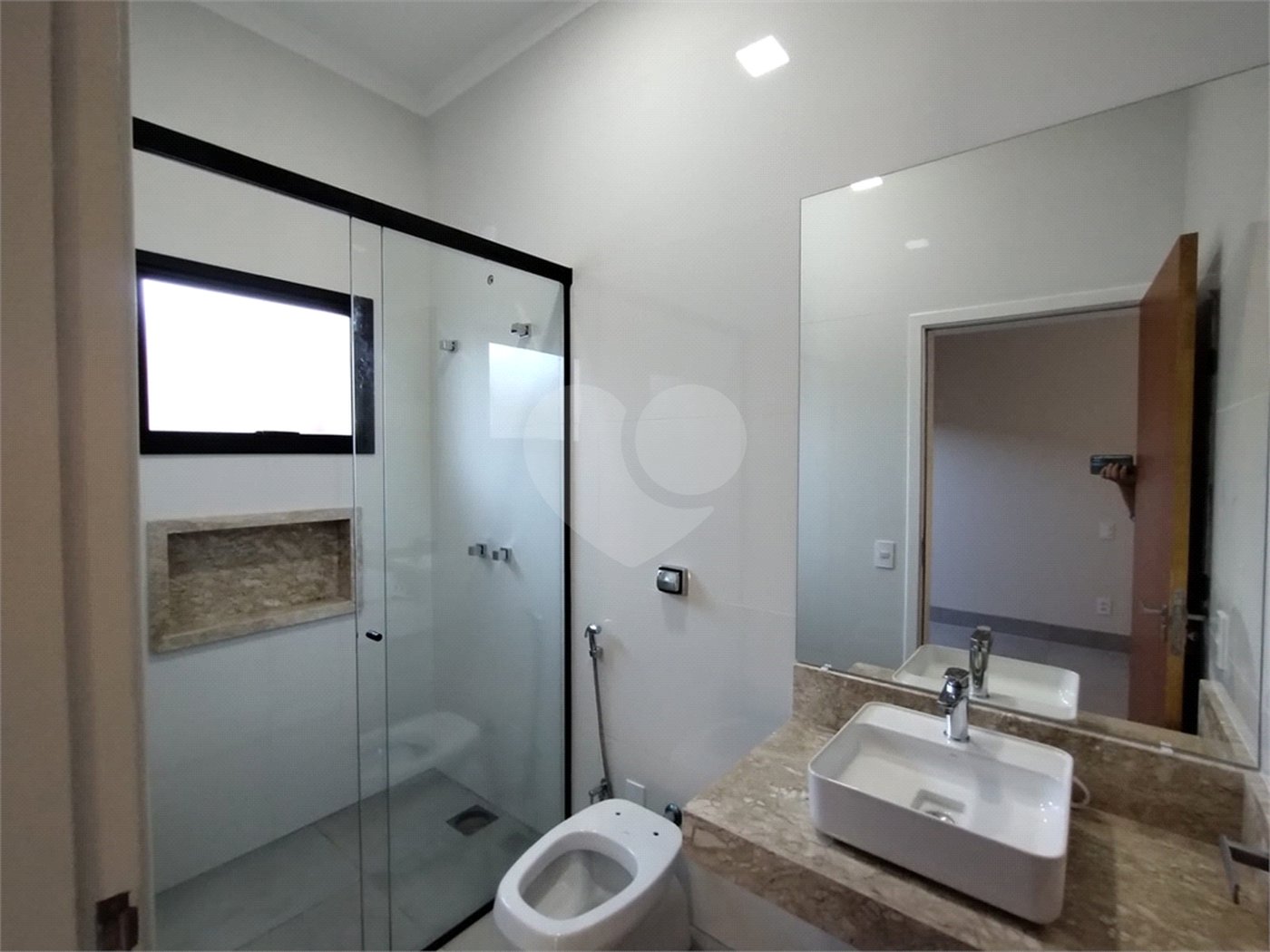 Casa à venda com 3 suítes no condomínio Residencial Golden Ville, Itapetininga - SP