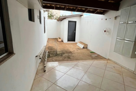 Casa à venda ou para alugar com 3 quartos, sendo 1 suíte,  em Jardim dos Ipes, Três Lagoas, MS
