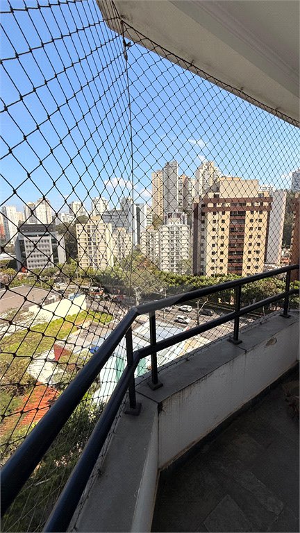 Apartamento à venda com 3 quartos, sendo 1 suíte, em Vila Andrade, São Paulo, SP