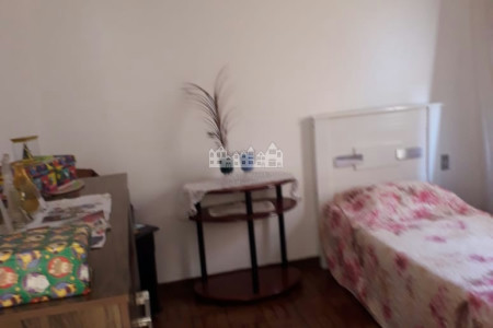 Casa à venda com 5 quartos no Centro de Atibaia/SP | Duas casas no mesmo terreno