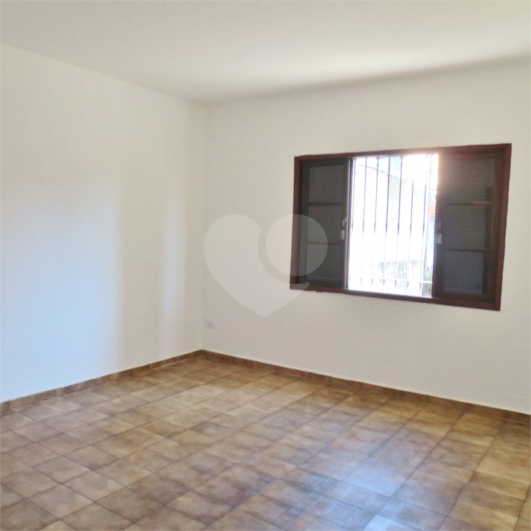 Casa à venda com 4 quartos, sendo 1 suíte, em Vila Santo Estéfano, São Paulo, SP