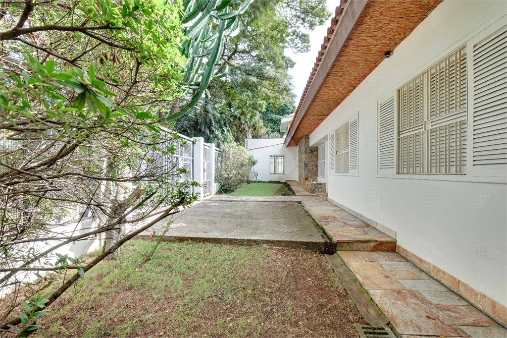 Casa de Vila à venda ou para alugar com 3 suítes em Alto da Boa Vista, São Paulo, SP