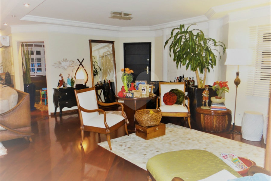Casa à venda com 4 suítes em Jardim Floresta, São Paulo, SP