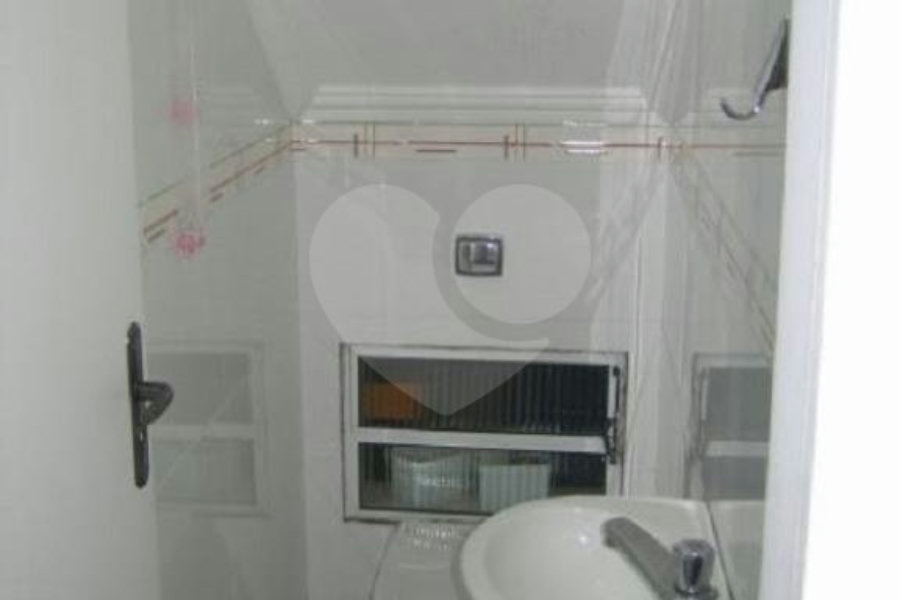 Casa à venda com 3 quartos, sendo 1 suíte, no condomínio Residencial Maracujás, São Paulo - SP