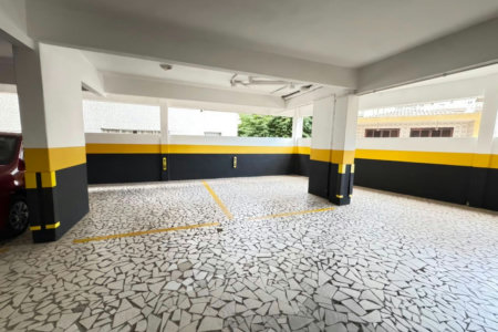 Apartamento com 2 dormitórios e suíte + dependência de serviço completa na Ponta da Praia – Localização privilegiada próximo à Praça Dino Bueno