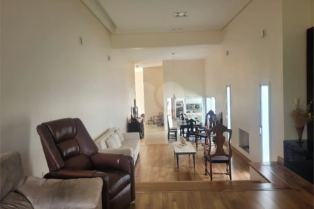 Casa à venda com 3 suítes no condomínio Village Saint Charbel, Araçoiaba da Serra - SP