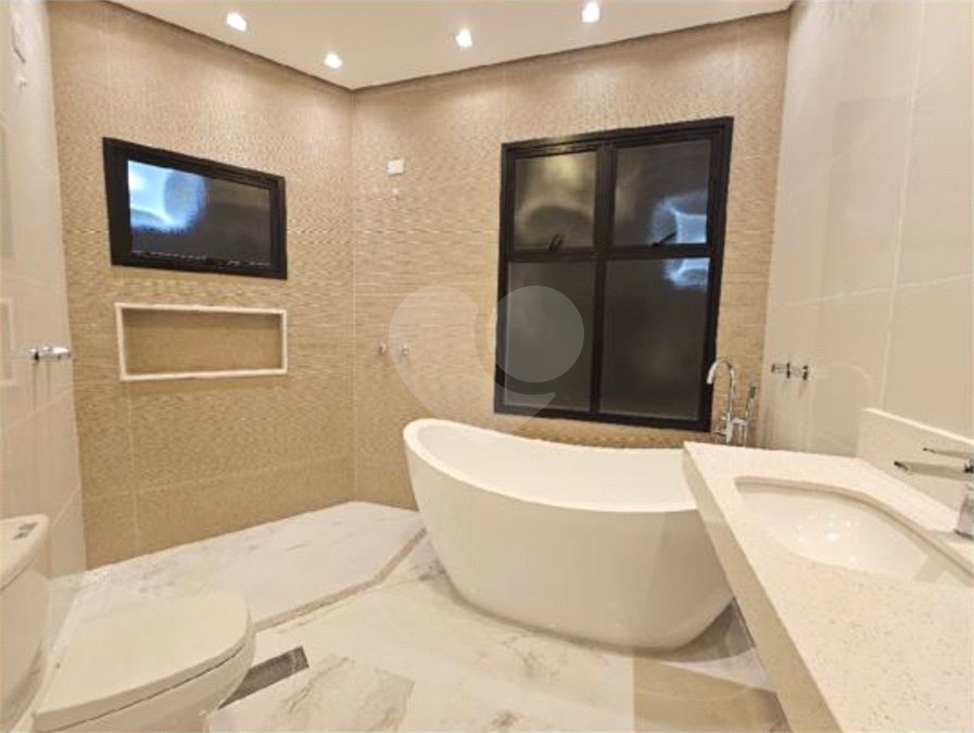 Casa à venda com 4 suítes no condomínio Villas do Jaguari, Santana de Parnaíba - SP