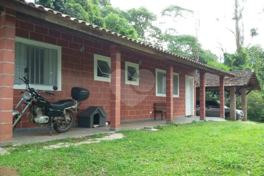 Casa Térrea à venda com 3 quartos, sendo 1 suíte, em Santa Inês, Caieiras, SP
