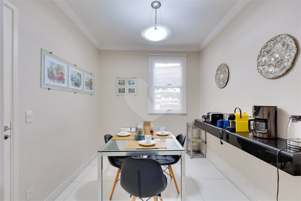 Casa à venda com 3 suítes no condomínio Vila Versalhes, São Paulo - SP