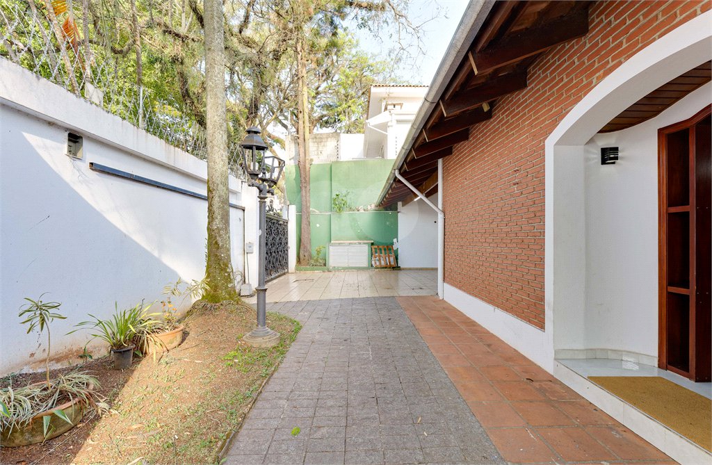 Casa Térrea à venda com 5 quartos, sendo 2 suítes, em Alto da Boa Vista, São Paulo, SP