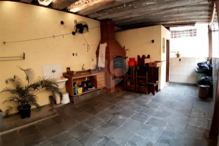 Sobrado à venda com 5 quartos em Vila Nivi, São Paulo, SP