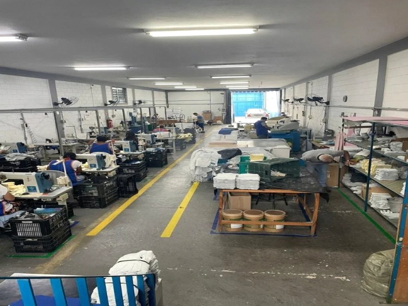 Galpão de 680 M² a 01 km da Rodovia Anchieta.