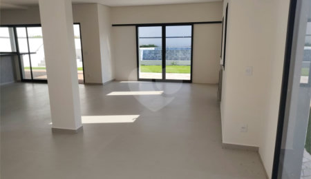 Casa à venda com 3 suítes no condomínio Santa Isabel I, Louveira - SP