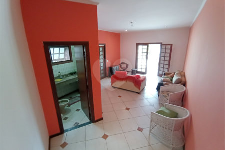 Casa à venda com 4 suítes no condomínio Estância Marambaia, Vinhedo - SP