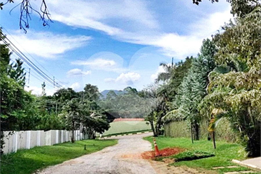 Casa à venda com 4 quartos, sendo 1 suíte, no condomínio Chacarás Bela Vista, Mairiporã - SP