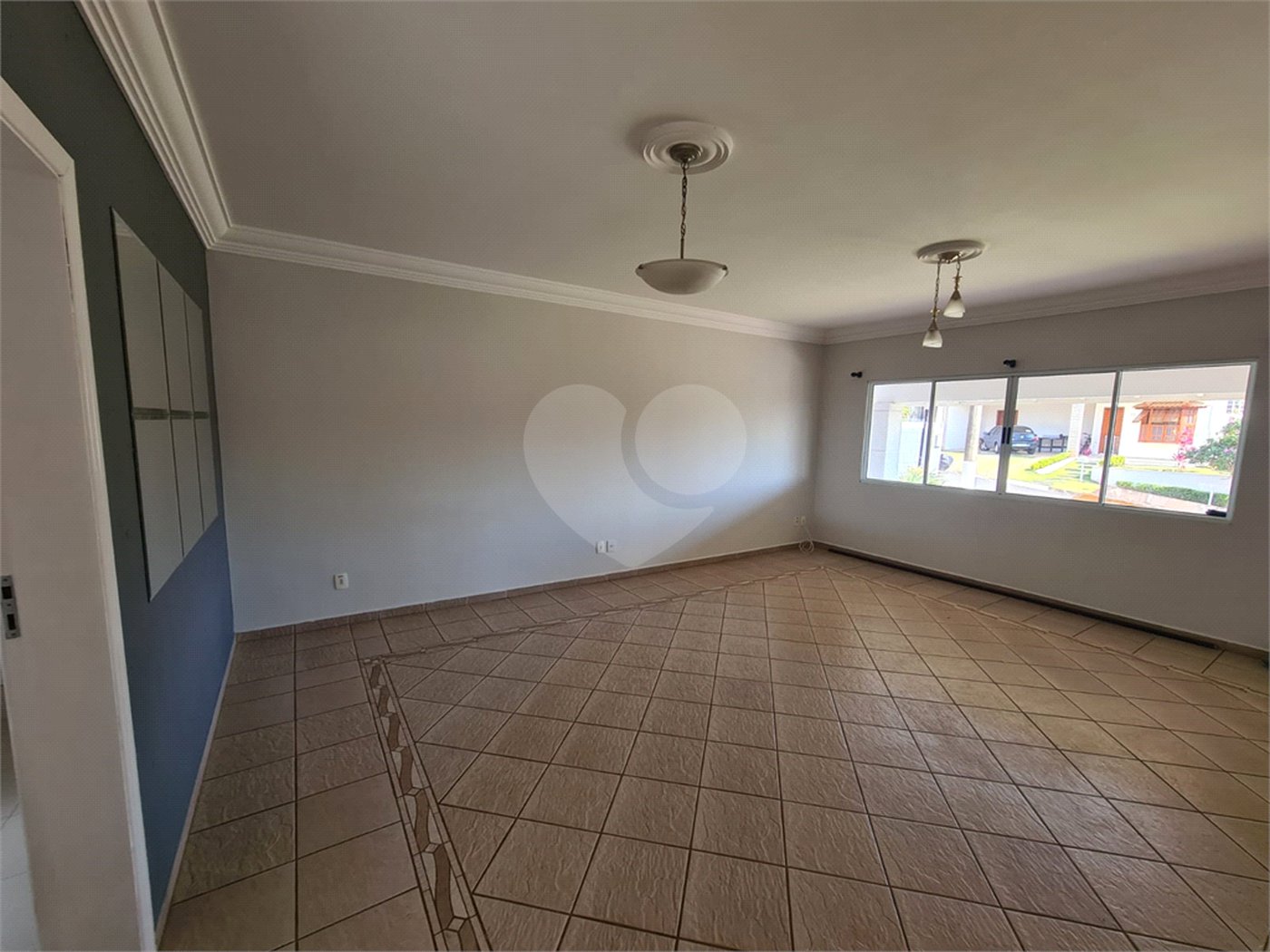 Casa à venda com 3 quartos, sendo 2 suítes, no condomínio Terras de São Francisco, Vinhedo - SP