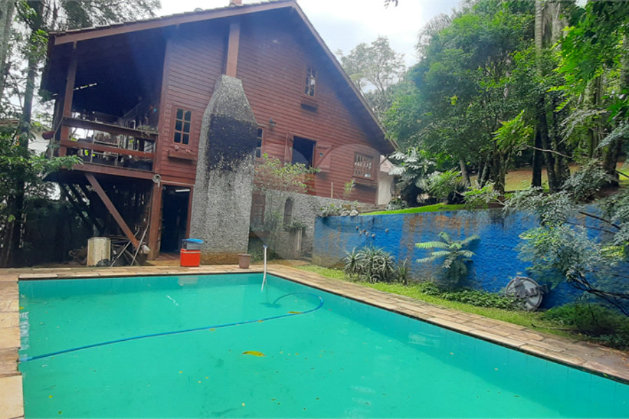 Casa à venda com 4 quartos, sendo 2 suítes, no condomínio Associação Reserva das Hortênsias, Mairiporã - SP