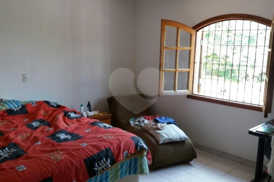 Sobrado à venda com 4 quartos, sendo 1 suíte, em Tremembé, São Paulo, SP