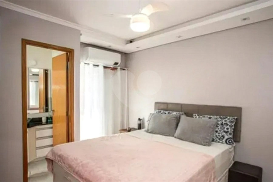 Casa à venda com 3 quartos, sendo 2 suítes, no condomínio Residencial Erika, São Paulo - SP