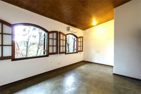 Casa à venda com 4 quartos, sendo 1 suíte,  em Jardim das Bandeiras, São Paulo, SP