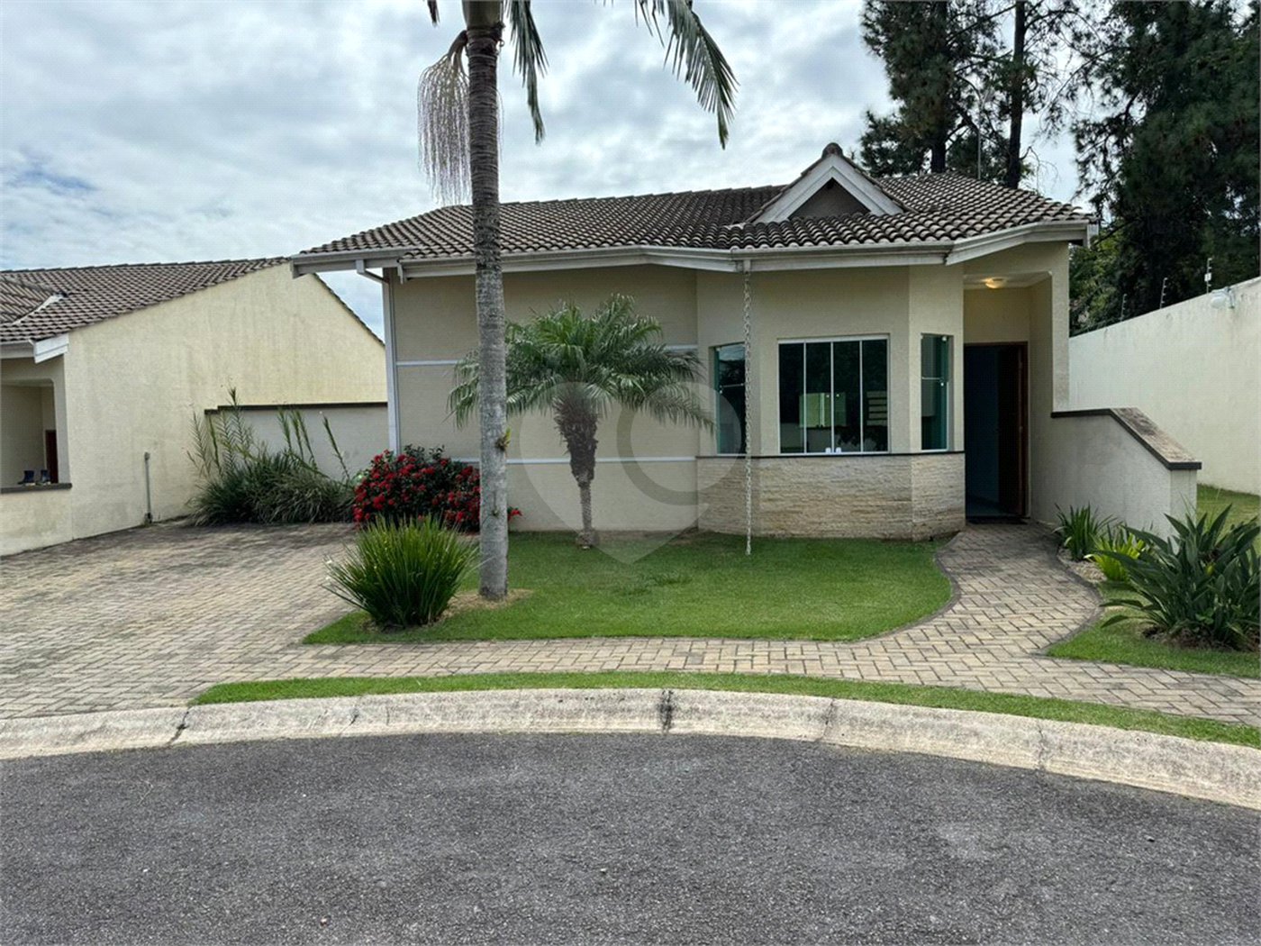 Casa à venda com 3 quartos, sendo 1 suíte, no condomínio Bella Vita, Atibaia - SP
