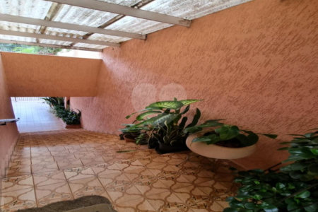 Casa à venda com 3 quartos em Cidade dos Bandeirantes, São Paulo, SP