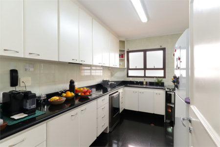 Apartamento à venda com 3 quartos, sendo 2 suítes, em Campo Belo, São Paulo, SP