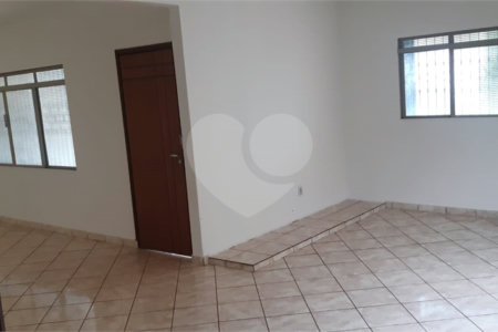 Casa à venda com 4 quartos, sendo 2 suítes, em Cidade Jardim, Araraquara, SP