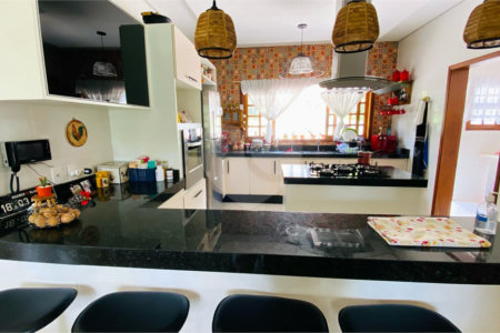 Casa à venda com 3 suítes em Dos Finco, São Bernardo do Campo, SP