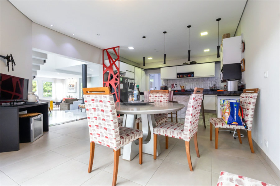 Casa à venda com 4 suítes no condomínio Villa Castanheira, São Paulo - SP